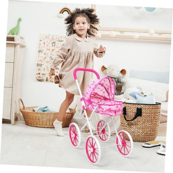 Rosa zusammenklappbarer Kinderwagen mit realistischem Design und Zubehör für die motorische Entwicklung von Kindern