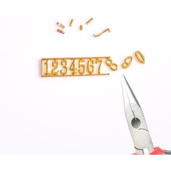 Set Vintage-Miniaturzahlen für Puppenhaustür 1/12 aus goldfarbenem Metall