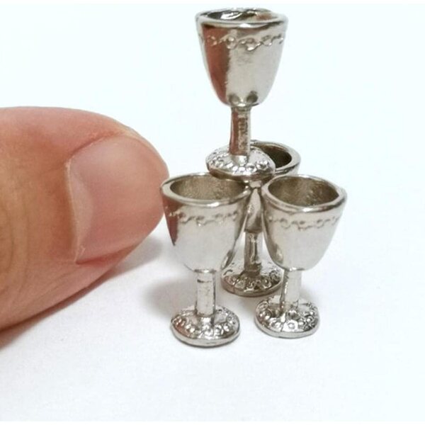 Set mit 8 Miniaturgläsern 1:12 für Puppenhäuser – Metallzubehör