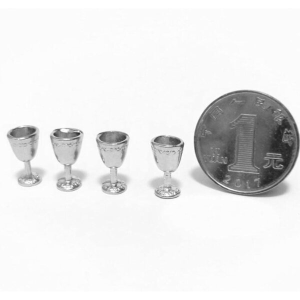 Set mit 8 Miniaturgläsern 1:12 für Puppenhäuser – Metallzubehör