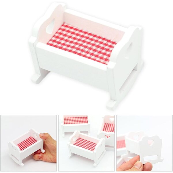 Lettino in legno bianco con biancheria per bambole rinate – Miniatura 1/12