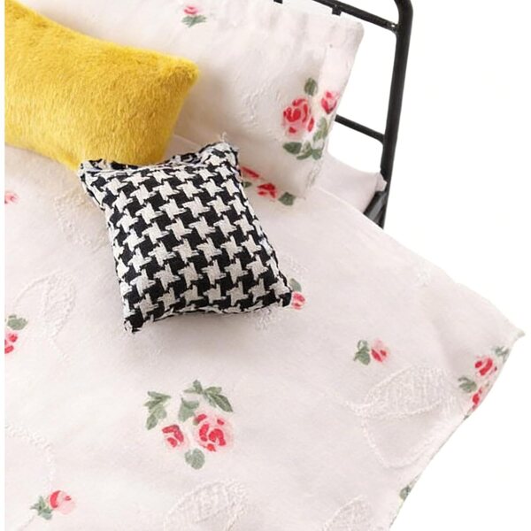 Letto in ferro vintage per bambole 1:12 con materasso e biancheria inclusi