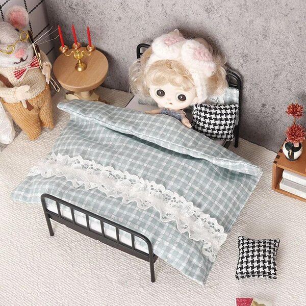 1:12 Miniatur-Puppenhausbett mit Vintage-Schmiedeeisendecke