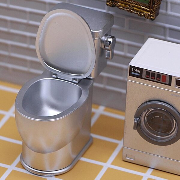 Puppenhaus-Miniaturtoilette mit Soundeffekt und beweglichem Deckel