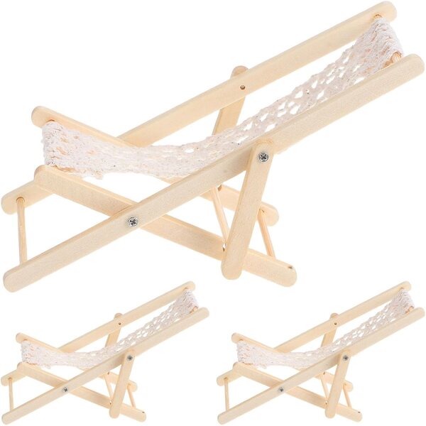 Set 3 Mini Sedie a Sdraio in Legno Beige per Micro Paesaggi e Case delle Bambole