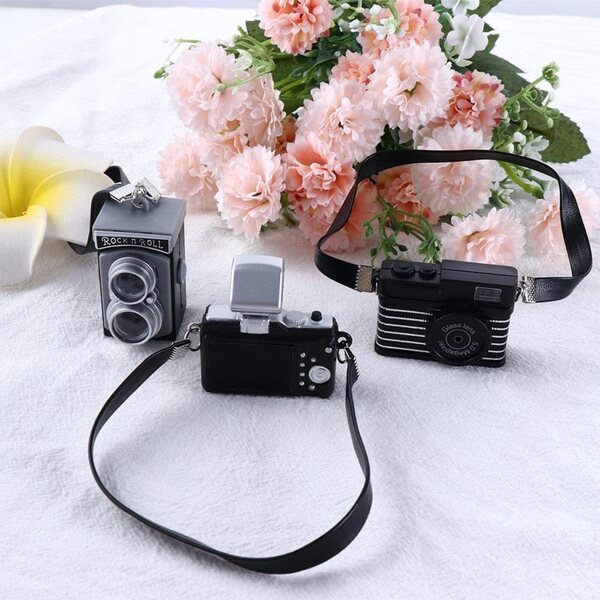 Mini fotocamera vintage in miniatura per casa delle bambole scala 1:12, accessorio retrò