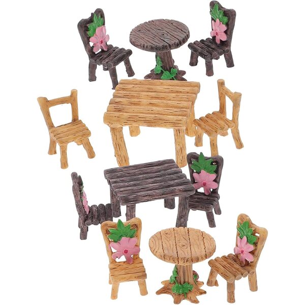 Set mit 4 Miniatur-Gartenmöbeln aus Kunstharz: Rustikale Tische und Stühle für Mikrolandschaften