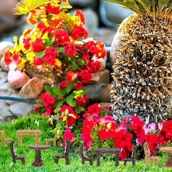 Set 4 Mobili da Giardino in Resina Miniatura: Tavoli e Sedie Rustiche per Micro Paesaggi