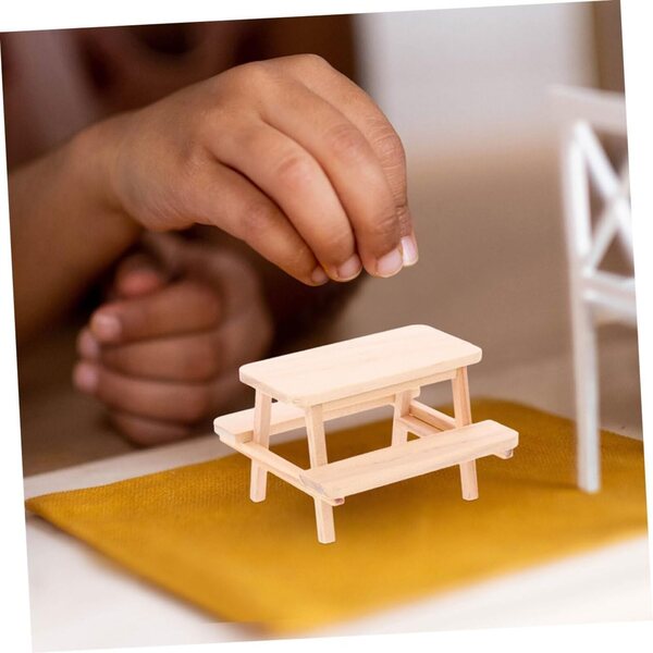 VICASKY Set 2 pezzi mini tavolo e sedia in legno per casa delle bambole, realistico e durevole
