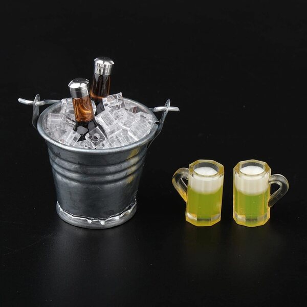 1/12 Puppenhaus-Miniaturset mit Flaschen, Eimer und Becher