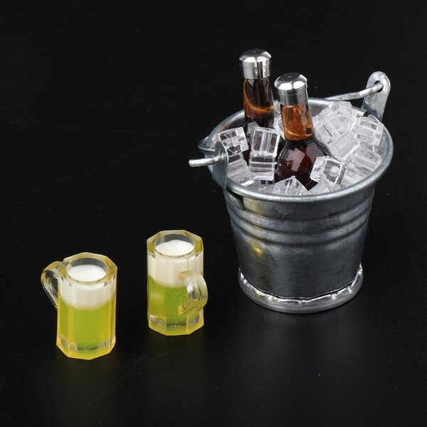 1/12 Puppenhaus-Miniaturset mit Flaschen, Eimer und Becher