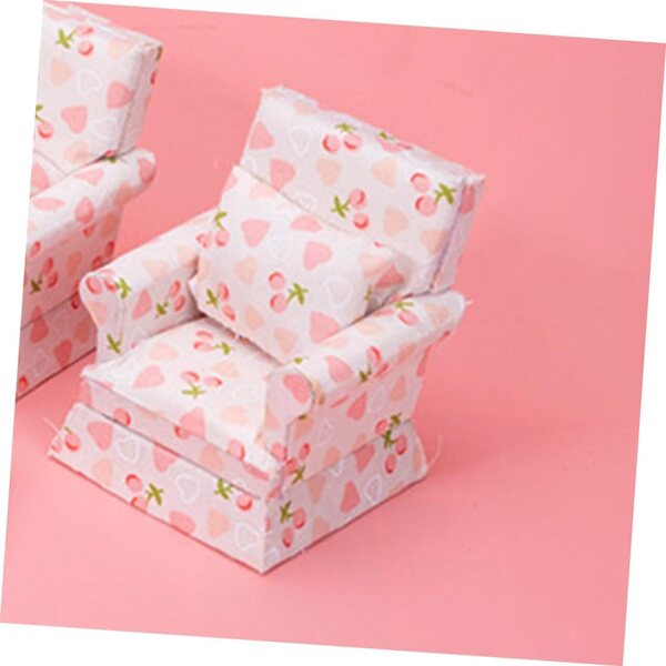 VICASKY Mini Divano in Legno e Tessuto Rosa per Casa delle Bambole 7,7x6,6x6,2 cm