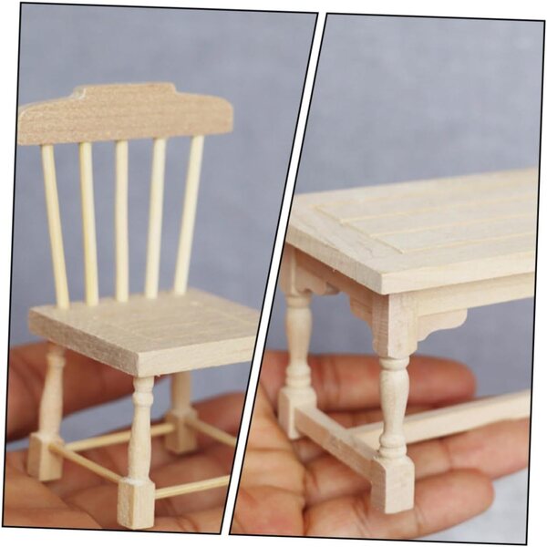 VICASKY Set Miniatura Tavolo e 4 Sedie in Legno per Casa delle Bambole Realistico