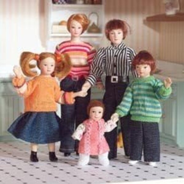 Famiglia di Cinque Bambole The Dolls House Emporium Scala 1:12 Completa e Pronta all'Uso