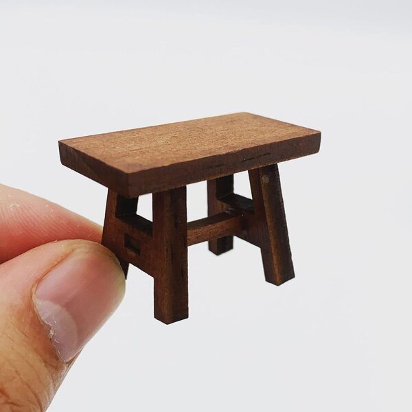 10 Sgabelli Miniatura in Legno per Casa delle Bambole, Accessori in Faggio Scala 1:6 e 1:12