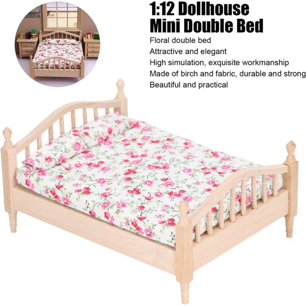 Elegantes und detailliertes Mini-Doppelbett aus Birkenholz für ein Puppenhaus im Maßstab 1:12