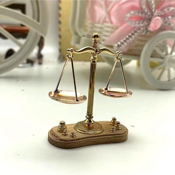 Ornamento Miniatura Vintage Bilancia Giustizia in Metallo Antico per Casa e Ufficio
