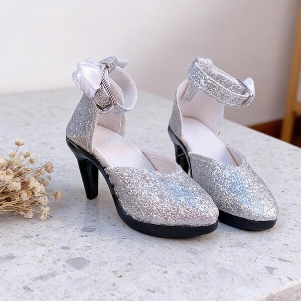 1/6 High Heels Puppenschuhe aus silbernem PVC, Miniaturzubehör 7x2,5 cm
