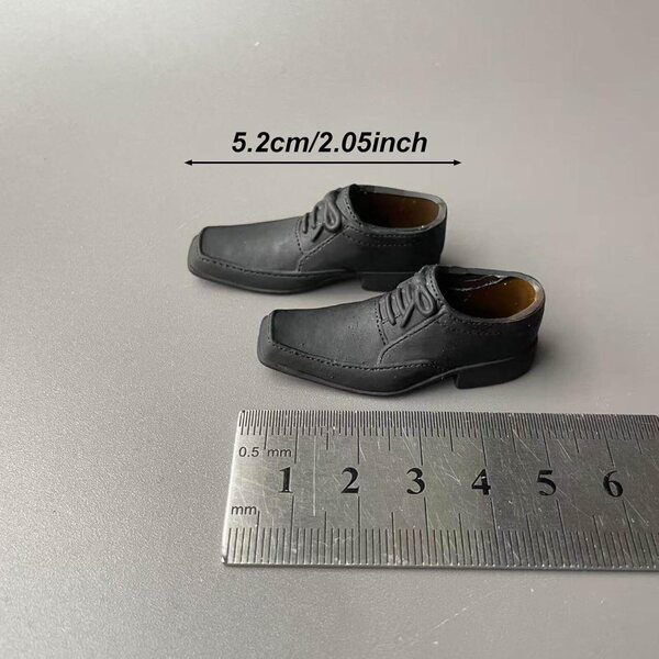 Miniaturschuhe für 1/6 Puppen, elegant und lässig aus schwarzem PP-Material