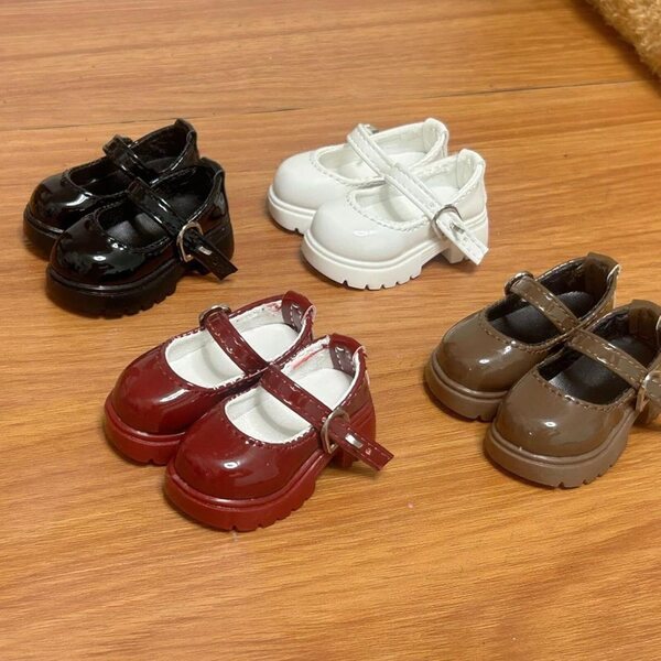 Schuhe für 1/4 Puppen in Rot aus PVC – Stilvolle und robuste Minischuhe für Actionfiguren