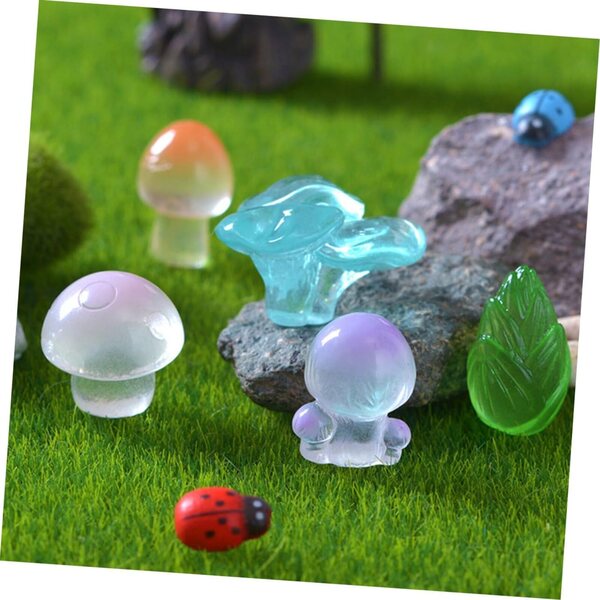 18 Mini-Pilzfiguren aus Kunstharz, die im Dunkeln leuchten, für Garten- und Landschaftsdekorationen