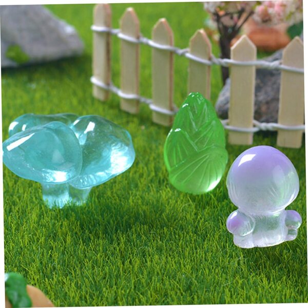 18 Mini-Pilzfiguren aus Kunstharz, die im Dunkeln leuchten, für Garten- und Landschaftsdekorationen