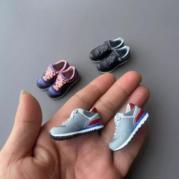 1/6 Miniatur-PVC-Schuhe für Puppen, stilvolle schwarze Turnschuhe