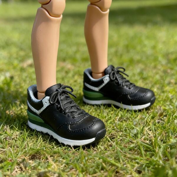 1/6 Miniatur-PVC-Schuhe für Puppen, stilvolle schwarze Turnschuhe