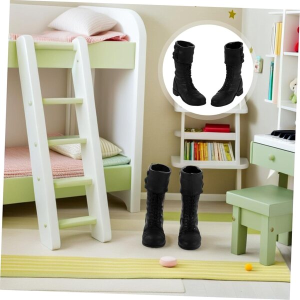 Schwarze Miniaturstiefel für Puppen und Stofftiere - handgefertigte Anhänger und Schuhe