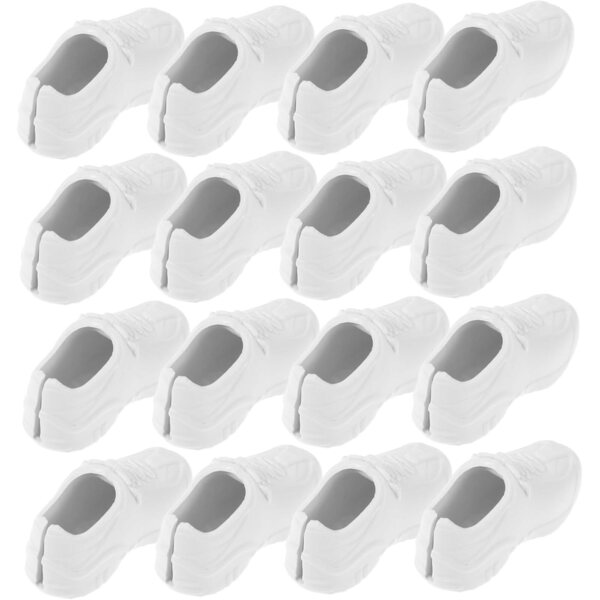 Set mit 31 Paar Miniatur-Kunststoffschuhen für 11-Zoll-Puppen – Puppenhausdekorationen
