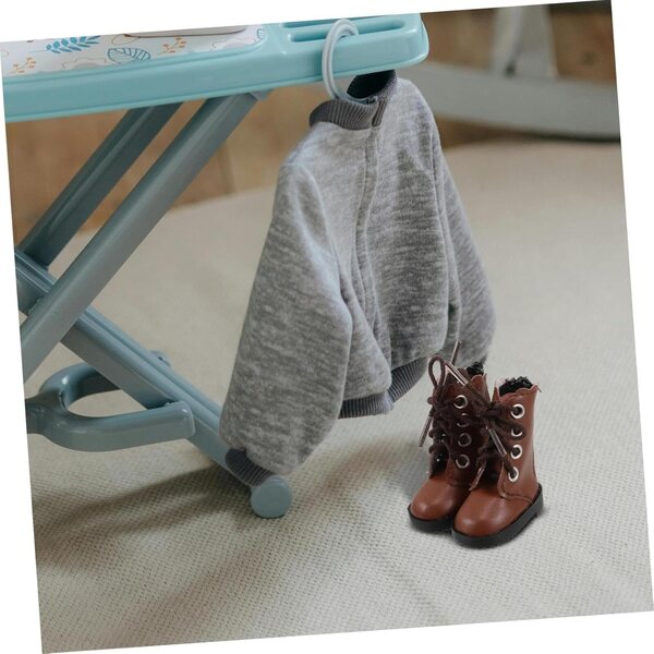 Plüschstiefel für 30 cm große BJD-Puppen – 2-teiliges Set. Detaillierte Miniaturschuhe