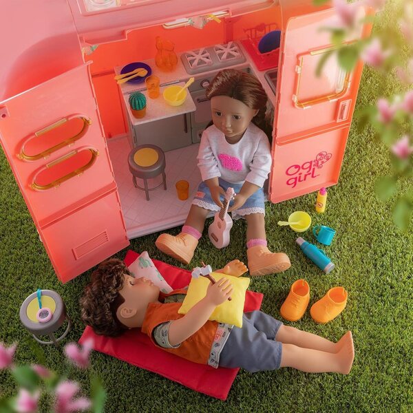 Our Generation Camper Rosa 28 pezzi per bambole 46 cm - Veicolo da campeggio con accessori cucina