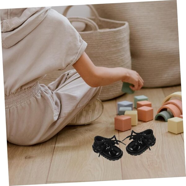 Miniatur-Schuhe aus schwarzem Kunstleder für Puppen – tragbare dekorative Accessoires