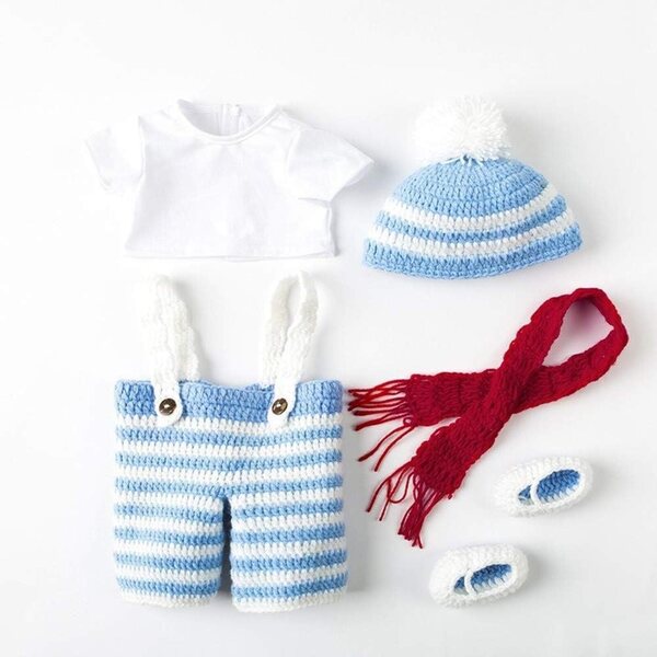 Gestrickter Overall für 46-cm-Puppen mit Mütze, Schuhen und Schal-Accessoires