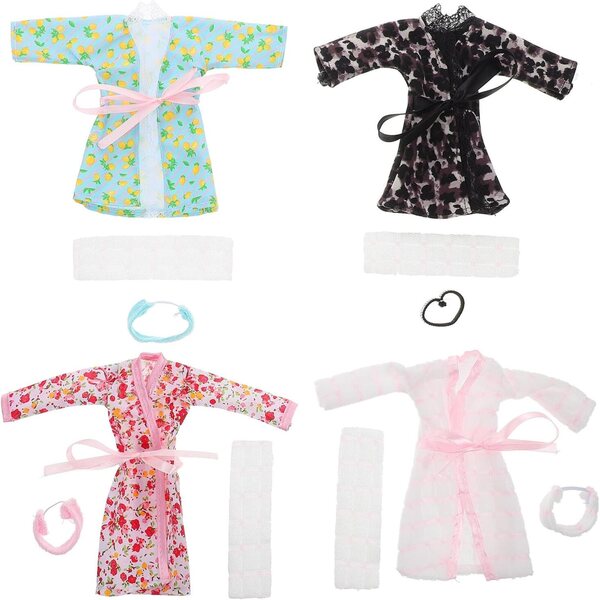 Set mit 4 Schlafanzügen und Bademänteln für Puppen mit Stirnband und Handtuch – komplettes und weiches Set