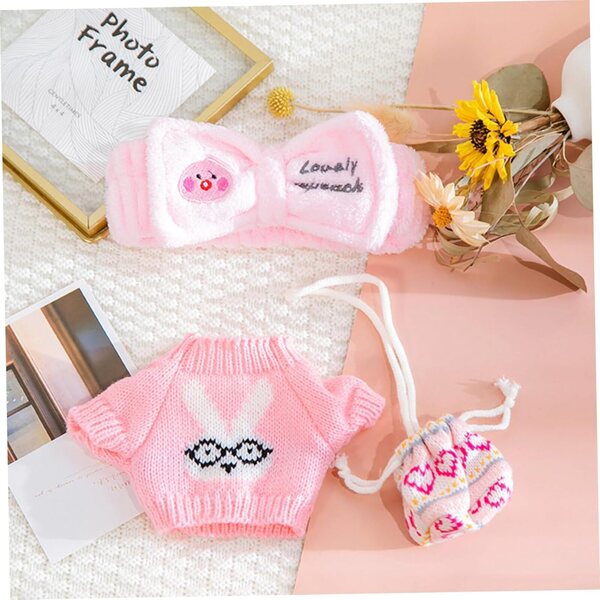 Set mit 4 Kawaii-Kleidungsstücken für eine 30 cm große Plüschente mit Stirnband und farbiger Tasche