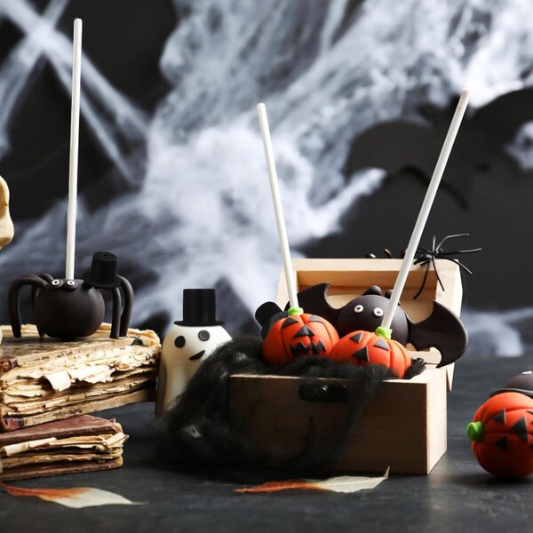 Set mit 15 schwarzen Mini-Zylindern aus Kunstharz für Puppen und DIY-Dekorationen