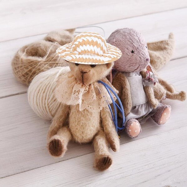 20 gewebte Miniatur-Strohhüte für Puppen und Basteldekorationen