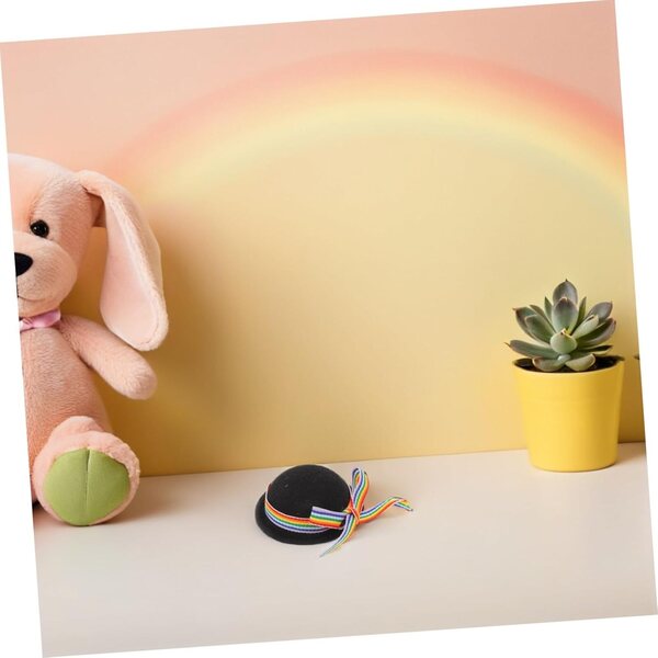 Formale Mini-Hüte für Puppen aus schwarzem Filz mit farbigem Band – Set mit 4 Stück