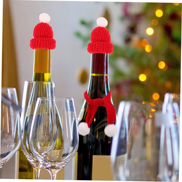 Set mit 40 Weihnachtsmützen und Schals für Puppen – festliche Strickaccessoires
