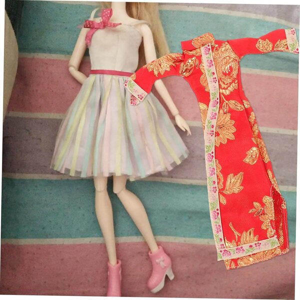 Set 4 Abiti Cheongsam per Bambole Colorati Blu Rosso Bianco con Copricapo