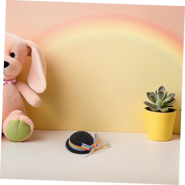 4 Mini Cappelli Neri per Bambole con Nastro Colorato – Accessori Artigianali Eleganti
