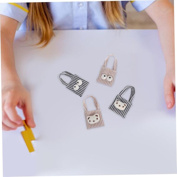 4 Mini-Leinentaschen für Puppen – dekorative Accessoires für Puppenhäuser