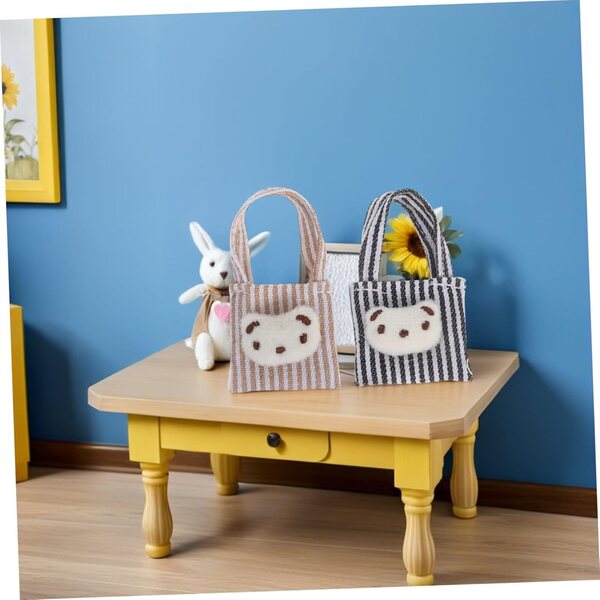 4 Mini-Leinentaschen für Puppen – dekorative Accessoires für Puppenhäuser