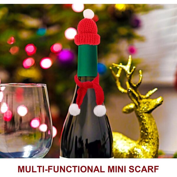 Set mit 40 Weihnachtsmützen und Schals für Minipuppen aus farbigem Strick