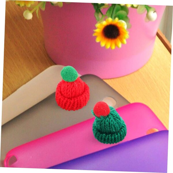 ERINGOGO 12 gestrickte Mini-Weihnachtsmützen und Schals für Basteldekorationen