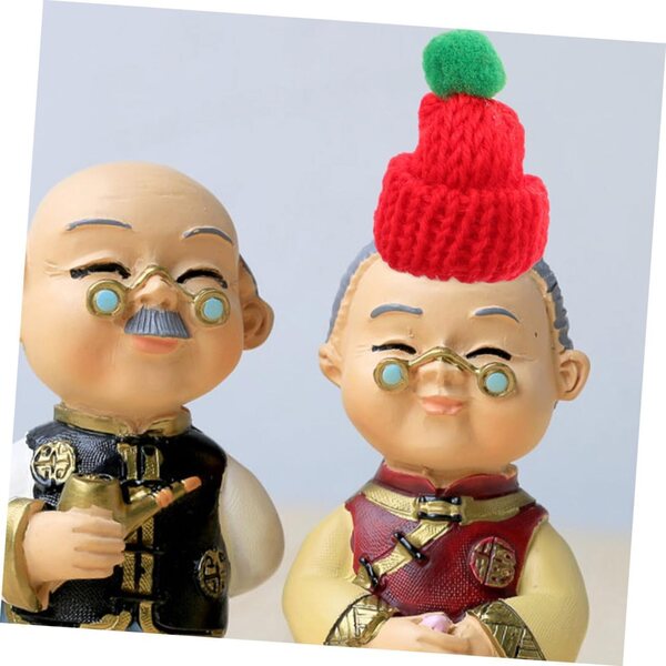 12 gestrickte Mini-Weihnachtsmützen und -schals in Rot, Weiß und Grün
