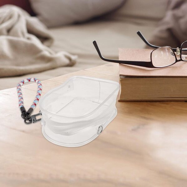 Vaguelly Transparente Tasche mit Reißverschluss und geflochtenem Riemen zur Präsentation von Puppen