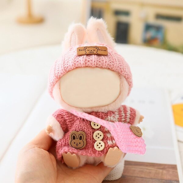 Set mit 3 eleganten Kleidungsstücken und Accessoires für 17-cm-Puppen – 3 Hüte, Pullover und Taschen