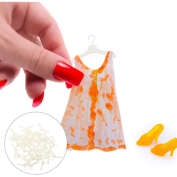 60 pezzi Mini Appendiabiti per Vestiti di Bambole in Plastica Nera e Bianca